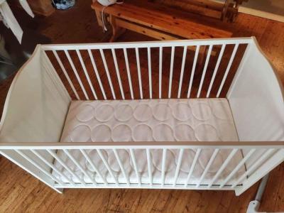 Valkoinen pinnasänky